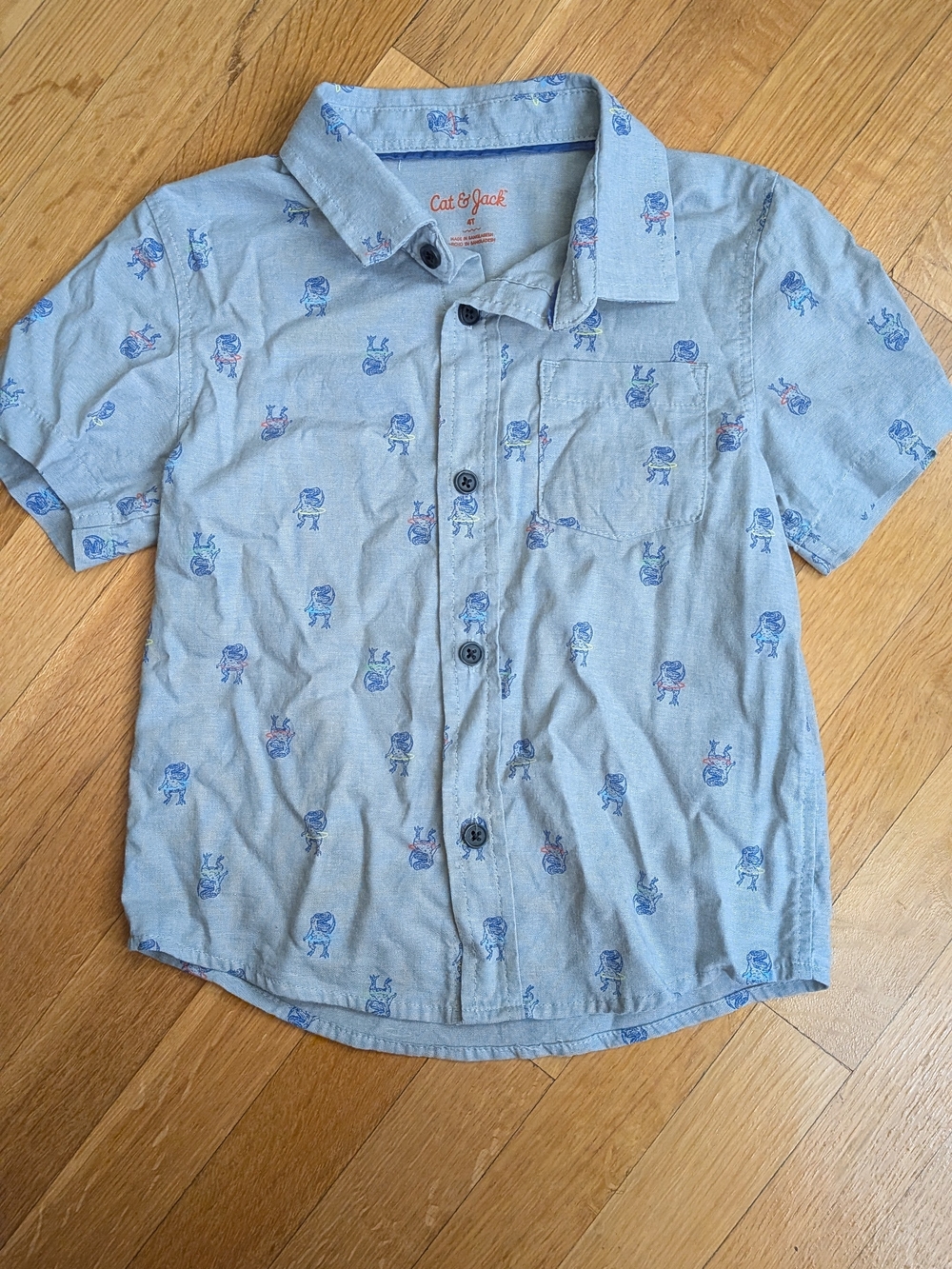 Cat & Jack Light Blue/Grey Short-Sleeve Button-Down Shirt w/ Dino Print. Size 4T